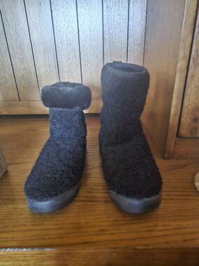 Keds Black Fuzzy Boots For Women - Never Worn